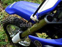     Suspensi Inverted telescopic fork; 3.8-in travel di depan dan Single shock; 2.8-in travel di belakang juga cukup nyaman meredam guncangan ketika di ajak beroff-road ringan.