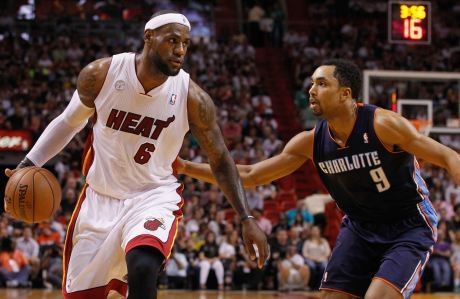 Heat Belum Terhenti, Spurs Kalah di Houston