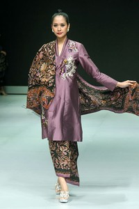 Jakarta, Indonesia - 17 Februari. Poppy Dharsono Indonesia Modern Classic Archipelago. Indonesia Fashion Week 2013 at Jakarta Convention Center. 17 Februari 2013. Senayan. Jakarta. [Foto: Mohammad Abduh/Wolipop]