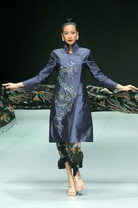 Jakarta, Indonesia - 17 Februari. Poppy Dharsono Indonesia Modern Classic Archipelago. Indonesia Fashion Week 2013 at Jakarta Convention Center. 17 Februari 2013. Senayan. Jakarta. [Foto: Mohammad Abduh/Wolipop]