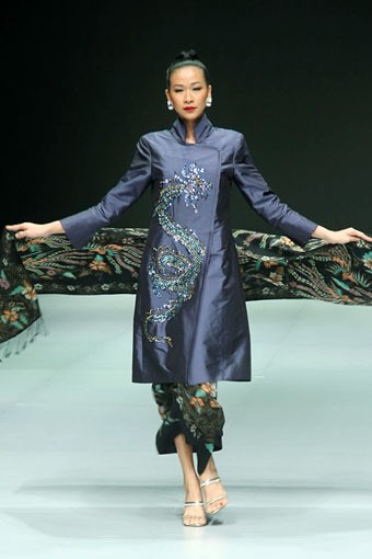 Jakarta, Indonesia - 17 Februari. Poppy Dharsono Indonesia Modern Classic Archipelago. Indonesia Fashion Week 2013 at Jakarta Convention Center. 17 Februari 2013. Senayan. Jakarta. [Foto: Mohammad Abduh/Wolipop]