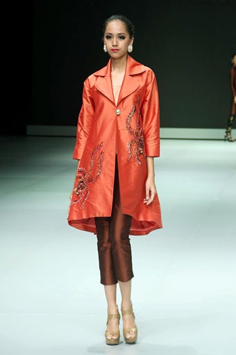 Jakarta, Indonesia - 17 Februari. Poppy Dharsono Indonesia Modern Classic Archipelago. Indonesia Fashion Week 2013 at Jakarta Convention Center. 17 Februari 2013. Senayan. Jakarta. [Foto: Mohammad Abduh/Wolipop]