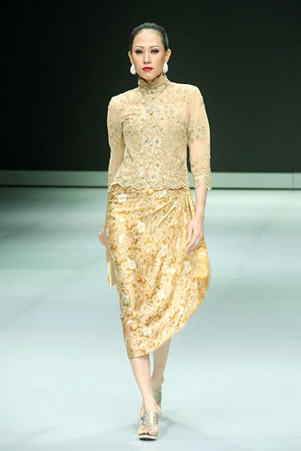 Jakarta, Indonesia - 17 Februari. Poppy Dharsono Indonesia Modern Classic Archipelago. Indonesia Fashion Week 2013 at Jakarta Convention Center. 17 Februari 2013. Senayan. Jakarta. [Foto: Mohammad Abduh/Wolipop]