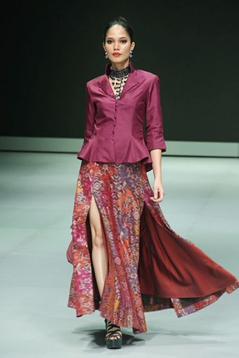 Jakarta, Indonesia - 17 Februari. Poppy Dharsono Indonesia Modern Classic Archipelago. Indonesia Fashion Week 2013 at Jakarta Convention Center. 17 Februari 2013. Senayan. Jakarta. [Foto: Mohammad Abduh/Wolipop]