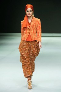 Jakarta, Indonesia - 17 Februari. Poppy Dharsono Indonesia Modern Classic Archipelago. Indonesia Fashion Week 2013 at Jakarta Convention Center. 17 Februari 2013. Senayan. Jakarta. [Foto: Mohammad Abduh/Wolipop]