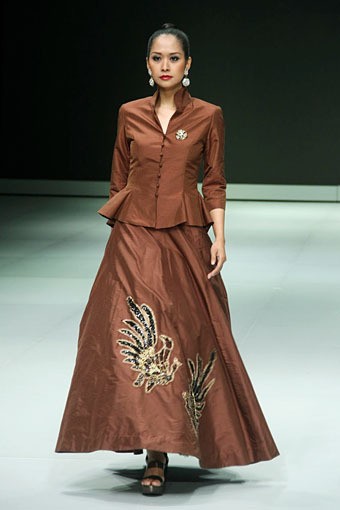 Jakarta, Indonesia - 17 Februari. Poppy Dharsono Indonesia Modern Classic Archipelago. Indonesia Fashion Week 2013 at Jakarta Convention Center. 17 Februari 2013. Senayan. Jakarta. [Foto: Mohammad Abduh/Wolipop]