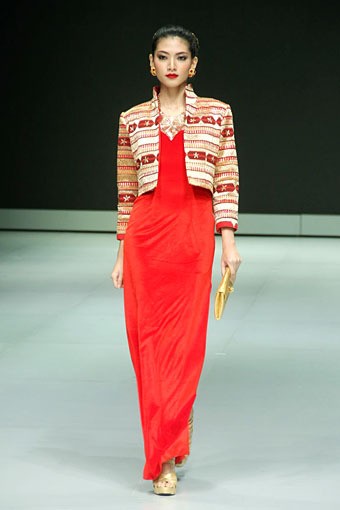 Jakarta, Indonesia - 17 Februari. Poppy Dharsono Indonesia Modern Classic Archipelago. Indonesia Fashion Week 2013 at Jakarta Convention Center. 17 Februari 2013. Senayan. Jakarta. [Foto: Mohammad Abduh/Wolipop]