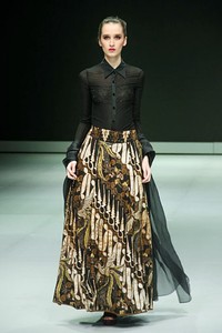 Jakarta, Indonesia - 17 Februari. Poppy Dharsono Indonesia Modern Classic Archipelago. Indonesia Fashion Week 2013 at Jakarta Convention Center. 17 Februari 2013. Senayan. Jakarta. [Foto: Mohammad Abduh/Wolipop]