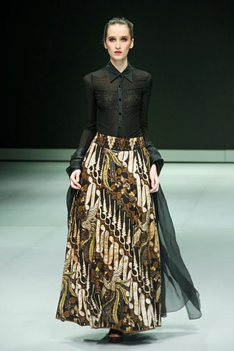 Jakarta, Indonesia - 17 Februari. Poppy Dharsono Indonesia Modern Classic Archipelago. Indonesia Fashion Week 2013 at Jakarta Convention Center. 17 Februari 2013. Senayan. Jakarta. [Foto: Mohammad Abduh/Wolipop]