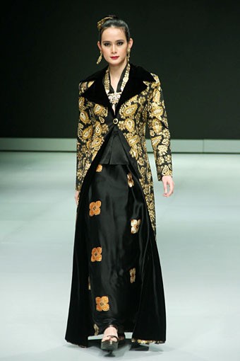 Jakarta, Indonesia - 17 Februari. Poppy Dharsono Indonesia Modern Classic Archipelago. Indonesia Fashion Week 2013 at Jakarta Convention Center. 17 Februari 2013. Senayan. Jakarta. [Foto: Mohammad Abduh/Wolipop]