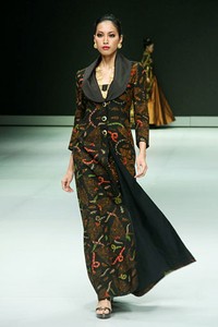 Jakarta, Indonesia - 17 Februari. Poppy Dharsono Indonesia Modern Classic Archipelago. Indonesia Fashion Week 2013 at Jakarta Convention Center. 17 Februari 2013. Senayan. Jakarta. [Foto: Mohammad Abduh/Wolipop]