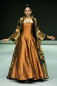 Jakarta, Indonesia - 17 Februari. Poppy Dharsono Indonesia Modern Classic Archipelago. Indonesia Fashion Week 2013 at Jakarta Convention Center. 17 Februari 2013. Senayan. Jakarta. [Foto: Mohammad Abduh/Wolipop]