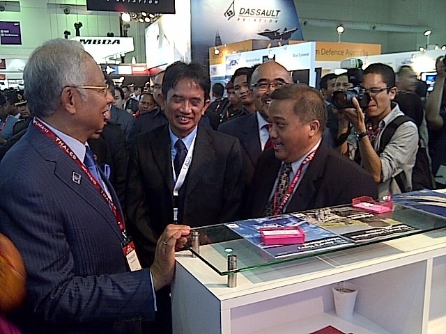 Hadiri Pameran Dirgantara, PM Malaysia Kunjungi Pesawat Buatan PT DI