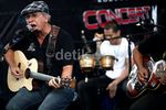 Iwan Fals Beraksi dengan Gitarnya