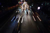 Namun kemacetan di Bangkok terlihat lebih rapih dan teratur karena para pengendaranya sabar mengantre dan tidak saling mendahului.
