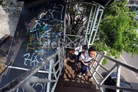Tulisan-tulisan dari tangan jahil pun mengotori dan membuat kumuh dari JPO di jalan Basuki Rahmat, Jakarta Timur.