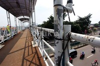 Sebagian besar JPO di wilayah jakarta Timur, banyak yang tidak terawat sehingga terjadi perubahan fungsi dan kurang efektif penggunaannya.
