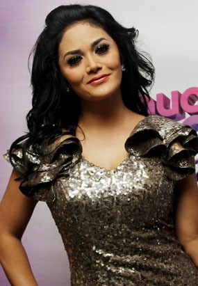 Krisdayanti Dihadiahi Raul Jam Tangan Agar Rajin Salat