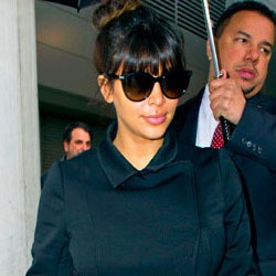 Kehamilan Makin Besar, Kim Kardashian Tinggalkan High Heels
