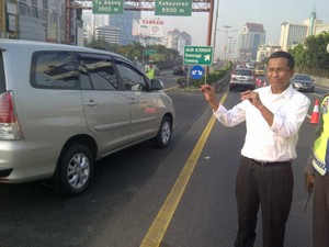 Dahlan Iskan Pantau Uji Coba Contra Flow Hari Kedua di Grogol