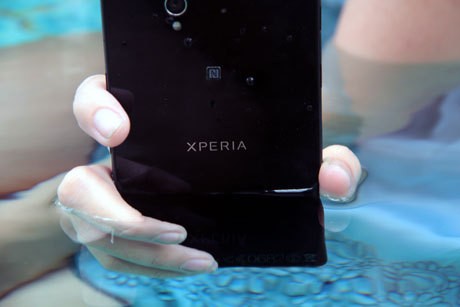 Sony Xperia Z, Ponsel Mewah yang Siap Diajak Nyebur