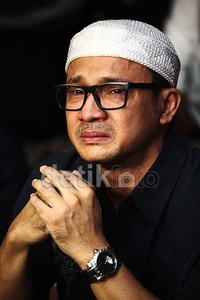 Dalam jumpa pers itu, ia kembali membongkar keburukan Subur.