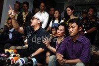 Demi Allah niat saya ingin menyelamatkan temen-temen saya. Saya berpegangan pada satu, melawan yang batil, ujarnya di kawasan Cilandak, Jakarta Selatan, Senin (25/3/2013).