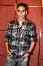 Gaya Casual Darius Sinathrya