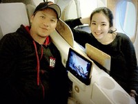 On Board to Milan with baby @gisel_la hihihii happy holiday, tulis Gading. (dok. Instagram)