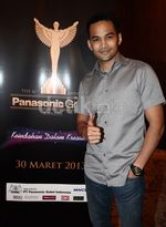 Teuku Wisnu Tebar Senyuman