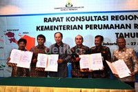 Kerjasama ini dikukuhkan dengan penandatangan kesepakatan bersama antara Kementerian Perumahan Rakyat dengan Kementerian Tenaga Kerja dan Transmigrasi serta para gubernur.
