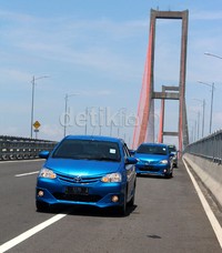 detikOto menjajal Toyota Etios dari Surabaya hingga Madura.