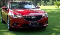 Mazda6 model baru dipotret di Denpasar, Bali. Mobil ini menggunakan teknologi unik dalam mengoptimalkan efisiensi bahan bakar yakni i-Stop (Idle-stop system) dan i-ELOOP (Intelligent Energy Loop).