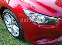 Lampu Mazda6. Mobil juga memiliki fitur canggih seperti adaptive front lighting system dan high beam control yang mengatur pencahayaan mobil sedemikian sehingga lebih gampang dikendarai saat malam hari.