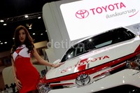 Puluhan model cantik ini memanjakan mata para pengunjung pameran.