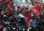 Warga Aceh Konvoi Sambil  Kibarkan Bendera GAM