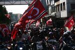 Warga Aceh Konvoi Sambil  Kibarkan Bendera GAM