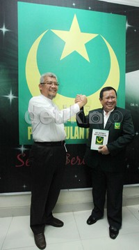 MS Kaban memperkenalkan Susno ke publik sebagai pengurus baru PBB.