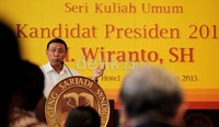 Kuliah umum tersebut menghadirkan para capres secara bergantian dalam waktu yang tidak bersamaan untuk menguji kemampuan para capres.