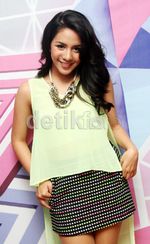 Angel Pieters Tampak Dewasa