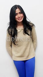 Aih, Manisnya Senyuman Jessica Iskandar