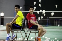 Pasangan Tontowi Ahmad (kiri) dan Lilyana Natsir (kanan), telah berhasil membuktikan juara ganda campuran pada turnamen bulu tangkis All England Super Series Premier 2013 yang kedua kalinya.