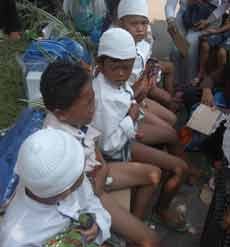 Khitanan Massal 3.167 Anak di Situbondo Pecahkan Rekor MURI