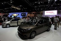 Toyota memamerkan mobil-mobil terbarunya.