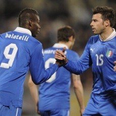 Dua Gol Balotelli Antar Italia Tundukkan Malta 2-0