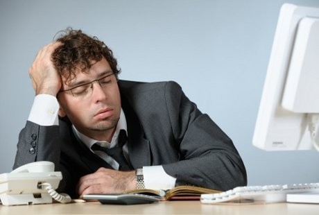 Ngantuk di Kantor? Sebaiknya Tidur Siang Dulu