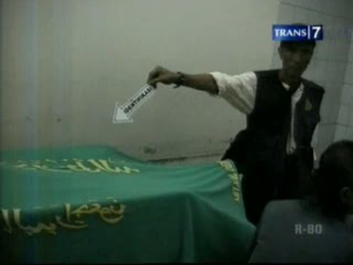 Cinta Segitiga, Pria Nekat Bakar Diri Depan 2 Teman Wanitanya