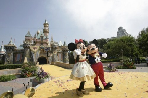 Pria Cacat Terjebak di Wahana Disneyland