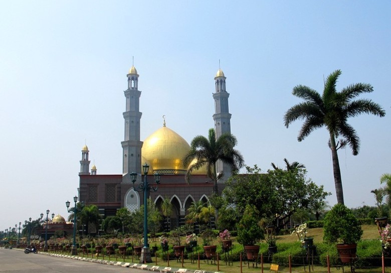 Masjid Kubah Emas di Depok (Shafa/detikTravel) Masjid Kubah Emas di Depok (Shafa/detikTravel)
