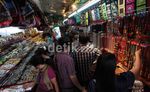 Asyiknya Berbelanja di Wat Arun
